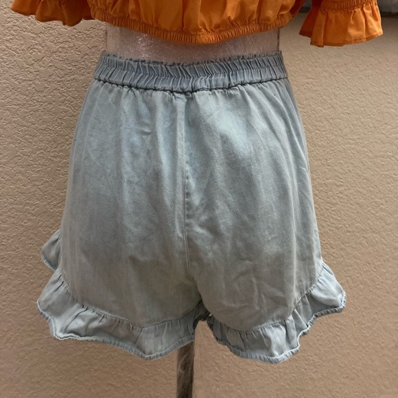 Denim Ruffle Short - Picture 3 of 4